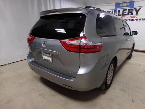 2016 Toyota Sienna XLE