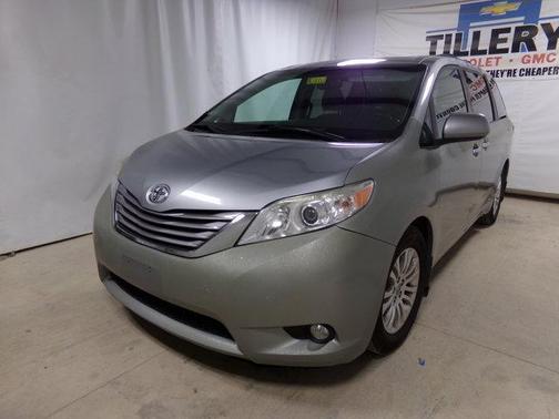 2016 Toyota Sienna XLE