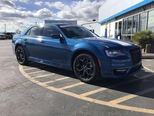 Frostbite 2023 Chrysler 300 Touring L