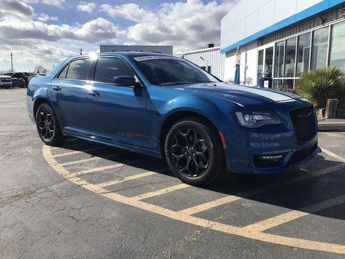 2023 Chrysler 300 Touring L