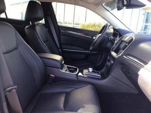 2023 Chrysler 300 Touring L