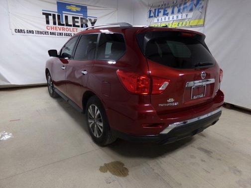 2017 Nissan Pathfinder SL