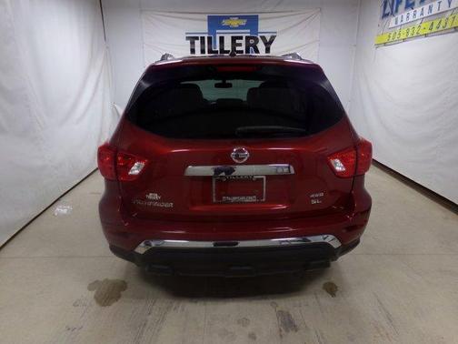 2017 Nissan Pathfinder SL