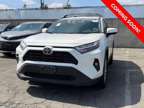 Blizzard Pearl 2022 Toyota RAV4 XLE Premium