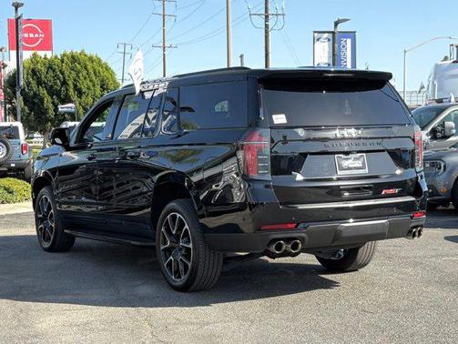 2025 Chevrolet Suburban RST