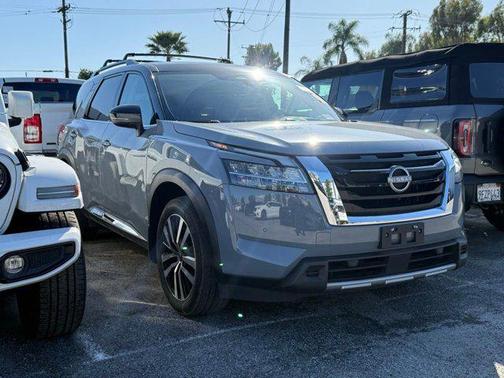 2023 Nissan Pathfinder Platinum FWD
