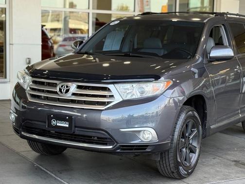2012 Toyota Highlander SE