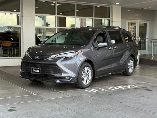 2025 Toyota Sienna XLE