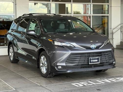 2025 Toyota Sienna XLE