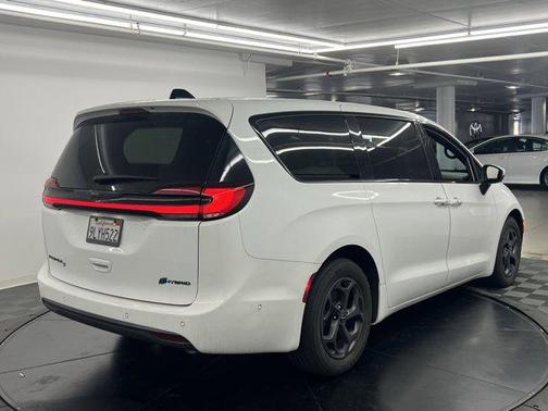 2023 Chrysler Pacifica Hybrid Touring L