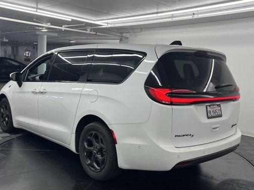 2023 Chrysler Pacifica Hybrid Touring L
