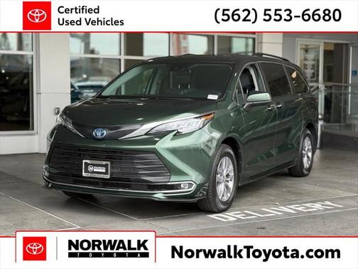 2023 Toyota Sienna XLE 8 Passenger