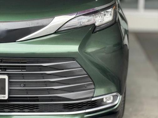 2023 Toyota Sienna XLE 8 Passenger
