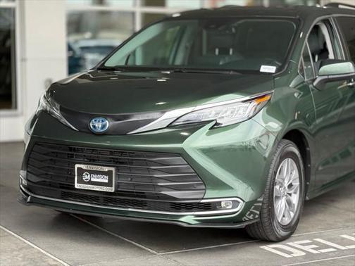 2023 Toyota Sienna XLE 8 Passenger