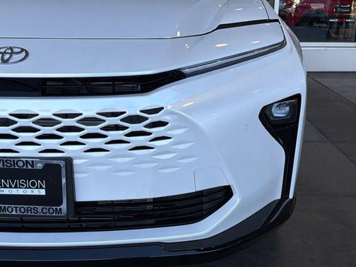 Oxygen White 2026 Toyota Crown Signia Limited