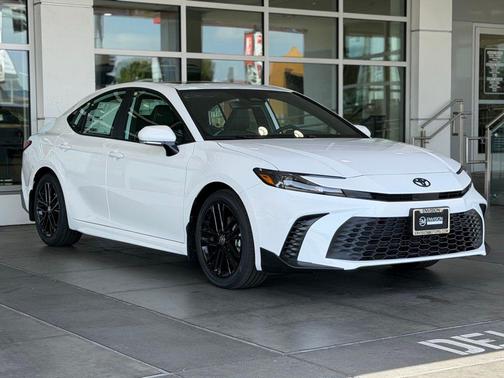 Ice Cap 2026 Toyota Camry SE