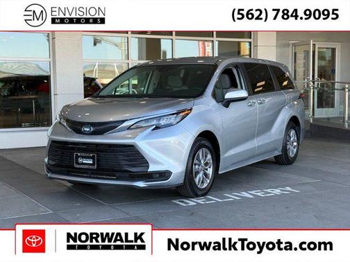 2024 Toyota Sienna LE