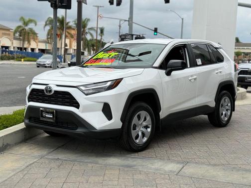 2025 Toyota RAV4 LE