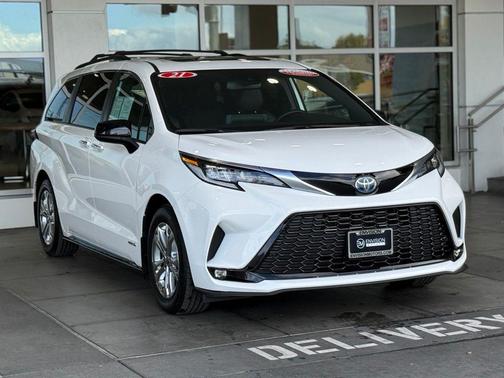 2021 Toyota Sienna XSE 7 Passenger