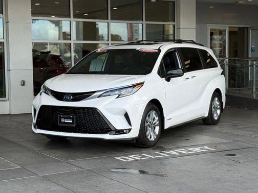 2021 Toyota Sienna XSE 7 Passenger