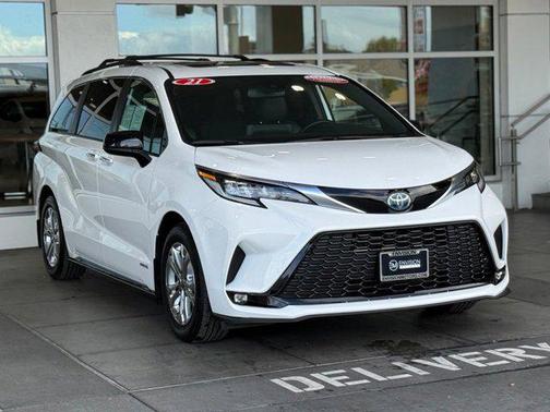2021 Toyota Sienna XSE 7 Passenger