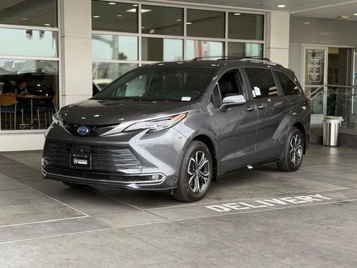 2025 Toyota Sienna Platinum