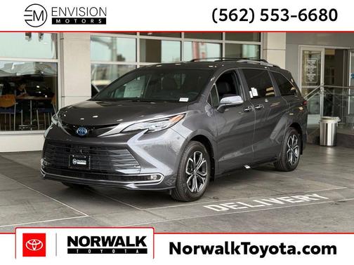 2025 Toyota Sienna Platinum