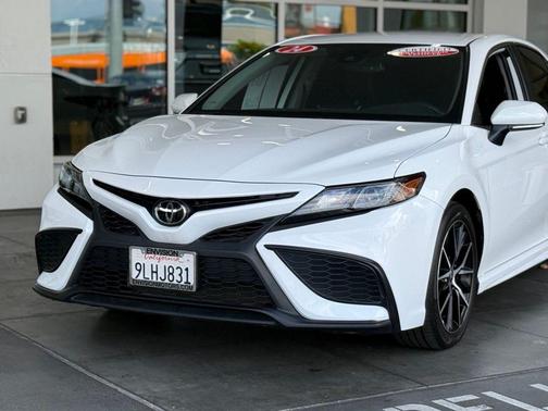 Ice Cap 2024 Toyota Camry SE