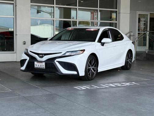 Ice Cap 2024 Toyota Camry SE