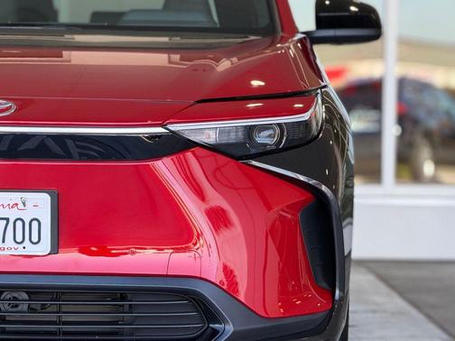 2025 Toyota bZ4X XLE