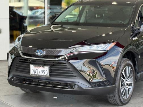 Black 2021 Toyota Venza LE