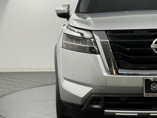 2024 Nissan Pathfinder SL FWD