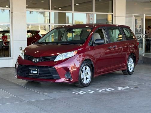 2018 Toyota Sienna SE