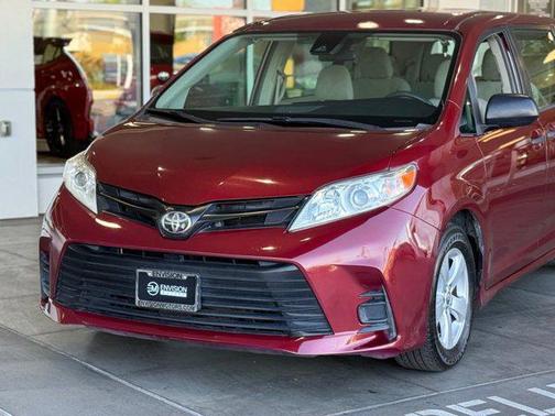 2018 Toyota Sienna SE