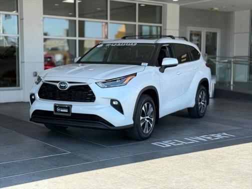 2022 Toyota Highlander Hybrid XLE