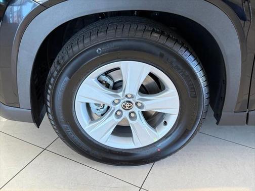 2025 Toyota Highlander Hybrid LE