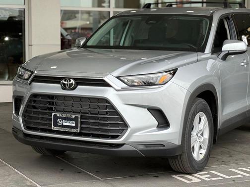 2026 Toyota Highlander Hybrid LE