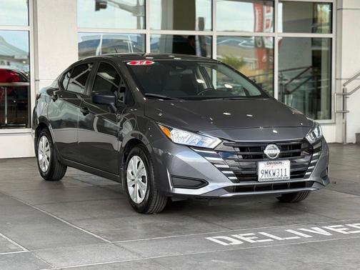 Gun Metallic 2024 Nissan Versa 1.6 S