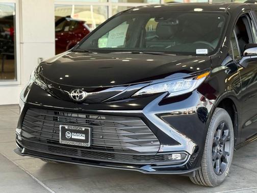 2026 Toyota Sienna Woodland Edition