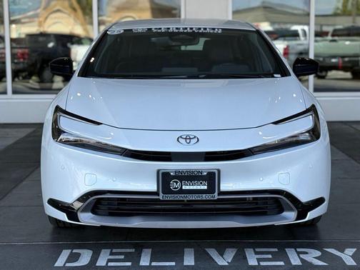 2025 Toyota Prius XLE
