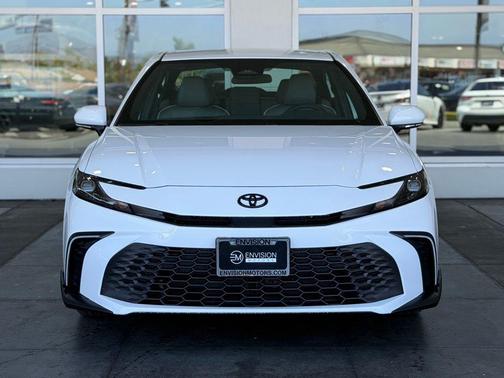 Ice 2026 Toyota Camry SE