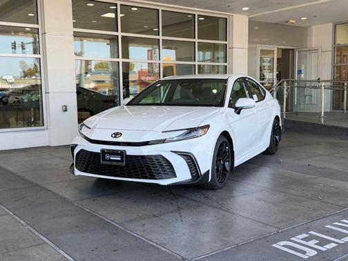 Ice 2026 Toyota Camry SE