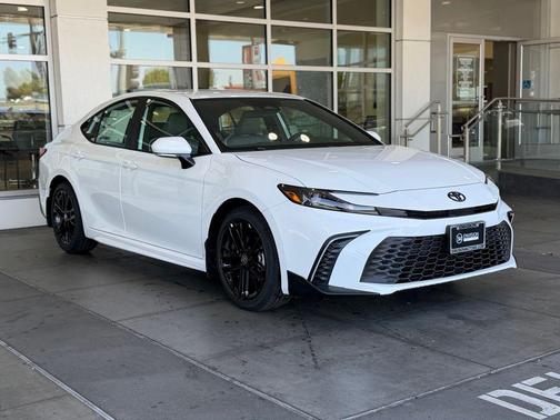 Ice 2026 Toyota Camry SE