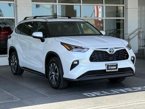 2025 Toyota Highlander Hybrid XLE
