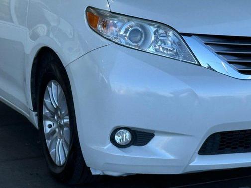 2017 Toyota Sienna XLE