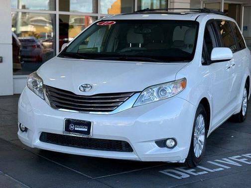 2017 Toyota Sienna XLE