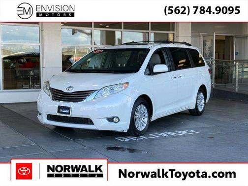 2017 Toyota Sienna XLE