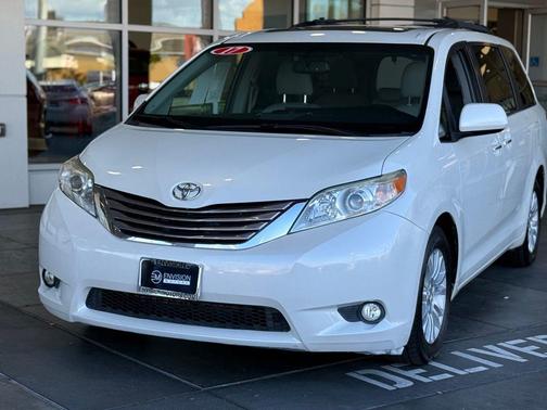 2017 Toyota Sienna XLE