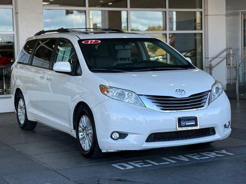 2017 Toyota Sienna XLE