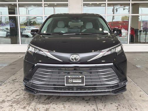 Midnight Black Metallic 2026 Toyota Sienna LE